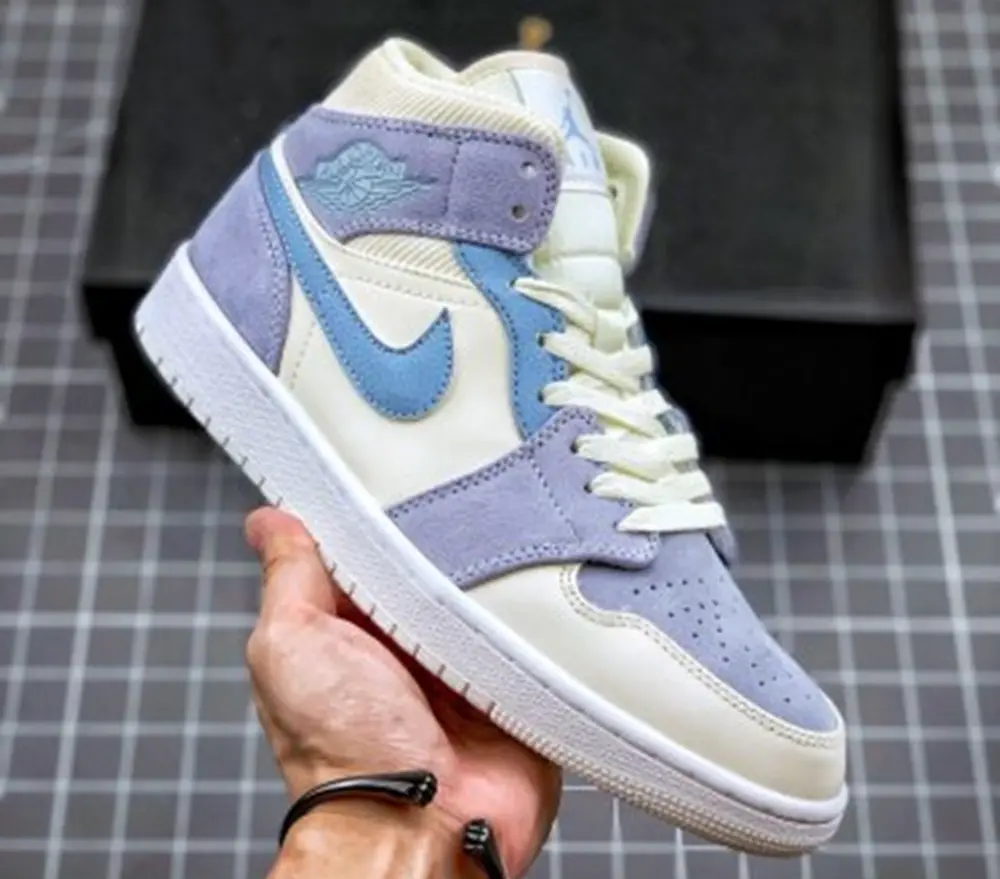 Giày Nike Air Jordan 1 Mid SE 'Sail Light Blue' DA4666-100 - Ảnh 3
