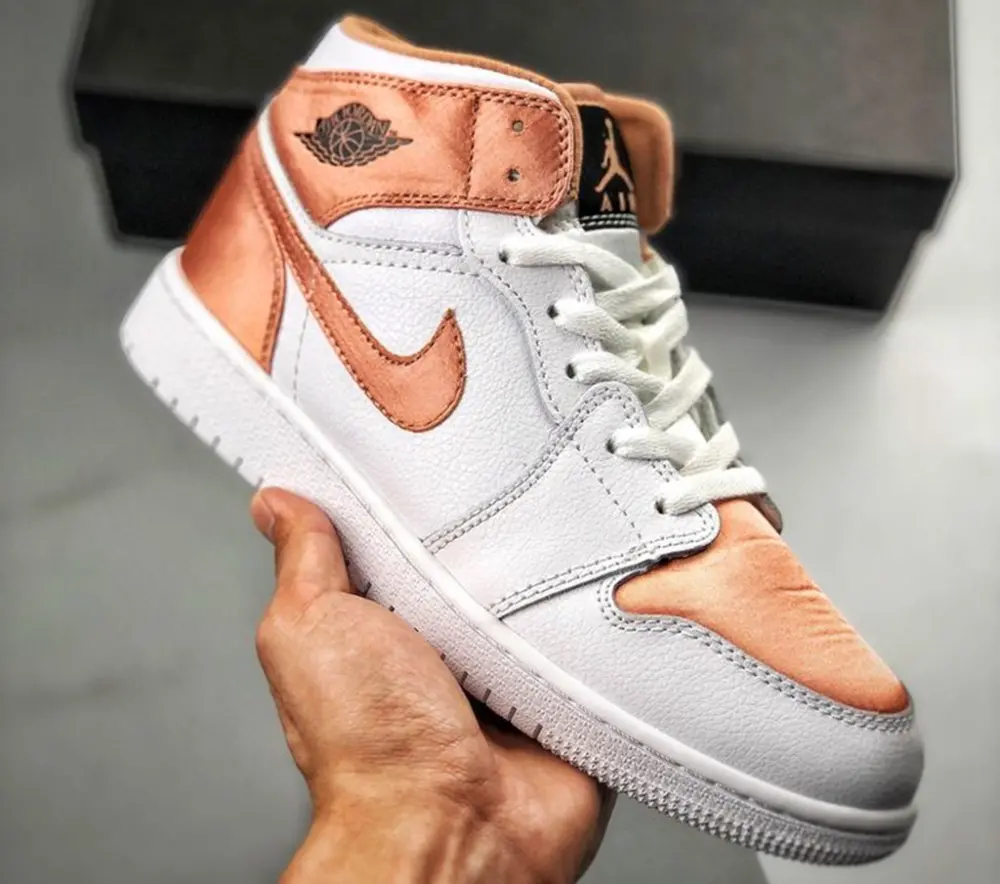 Giày Nike Air Jordan 1 Mid GS 'White Rose Gold' 555112-190 - Ảnh 3