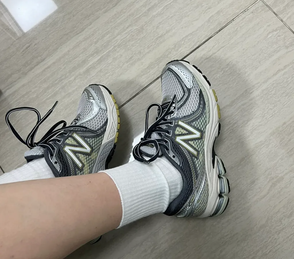 Giày New Balance 860v2 Earth 'Rain Cloud' ML860KR2 - Ảnh 4