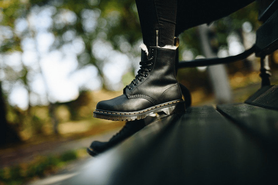 Giày Dr.Martens 1460 Women's Faux Fur Lined 'Black' 21797001 - Ảnh 4