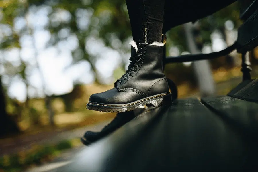 Giày Dr.Martens 1460 Women's Faux Fur Lined 'Black' 21797001 - Ảnh 4