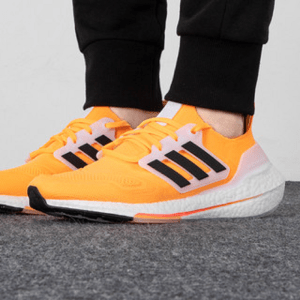 Alternative view of Giày Adidas UltraBoost 22 'Flash Orange' HR1029