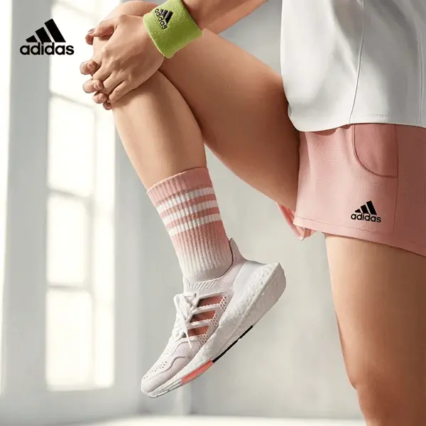 Alternative view of Giày Adidas UltraBoost 22 Heat.RDY 'White Turbo' GX8057