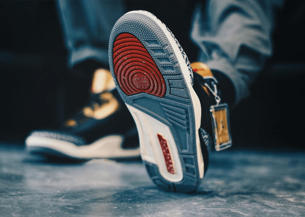 Giày Nike Air Jordan 3 Retro 'Black Cement Gold' CK9246-067 - Ảnh 4