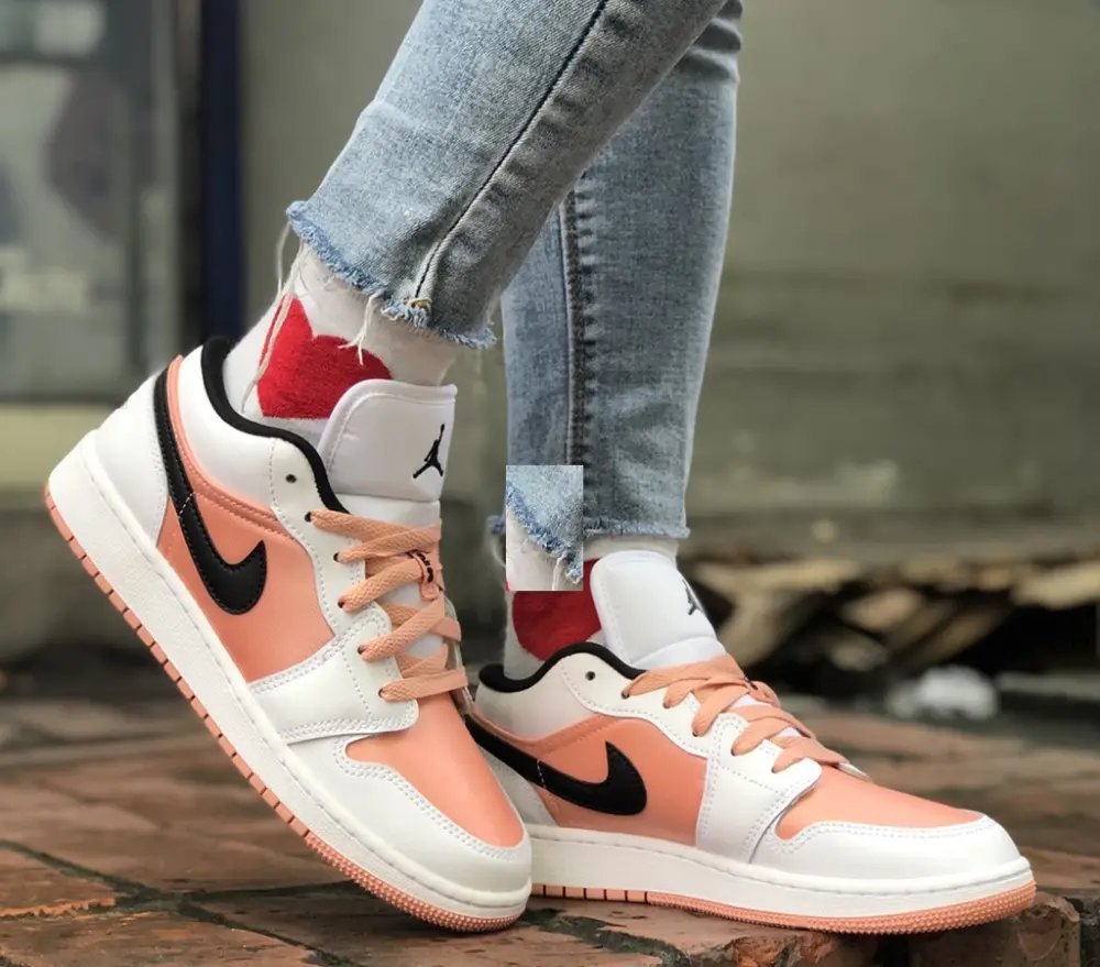 Alternative view of Giày Nike Air Jordan 1 Low GS 'Light Madder Root' DM8960-801