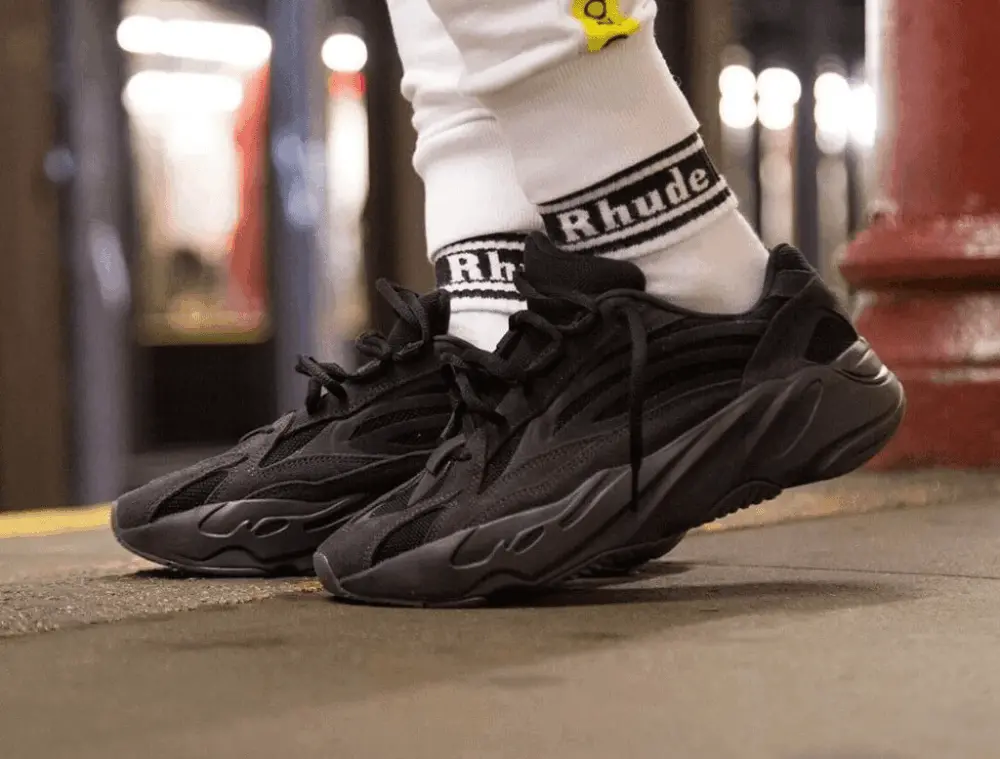 Alternative view of Giày Adidas Yeezy Boost 700 V2 'Vanta' FU6684