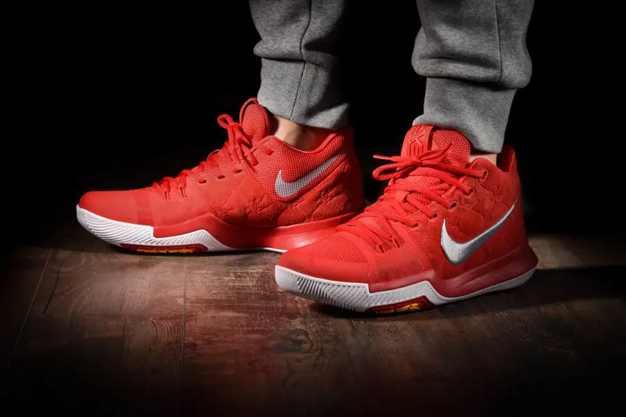 Alternative view of Giày Nike Kyrie 3 GS 'University Red' 859466-601