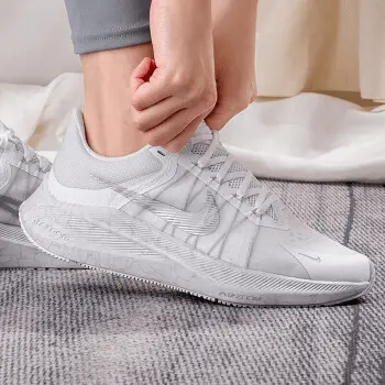 Giày Nike Wmns Zoom Winflo 8 'White Metallic Silver' CW3421-104 - Ảnh 9
