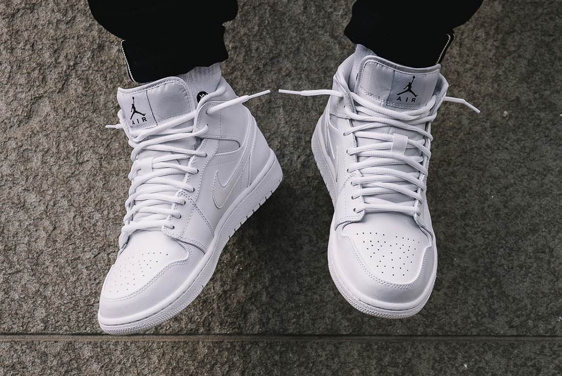Giày Nike Air Jordan 1 Mid Triple White (2020) 554724-109 - Ảnh 3