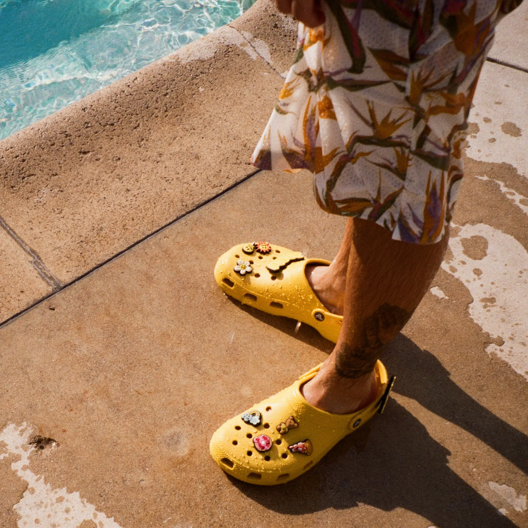 Dép Crocs Classic Clog 'Bieber With Drew House' 207267-700 - Ảnh 3