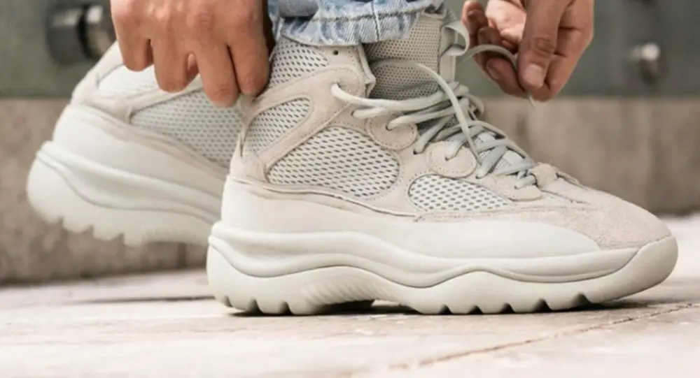 Alternative view of Giày Adidas Yeezy Desert Boot 'Salt' FV5677