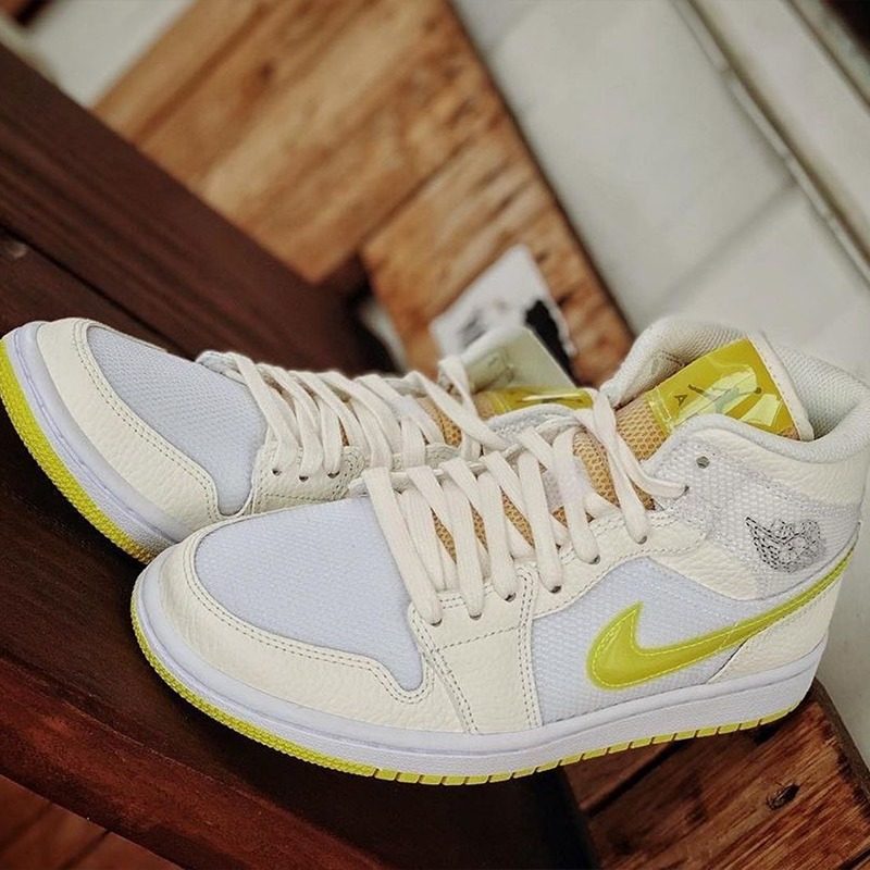 Giày Nike Wmns Air Jordan 1 Mid SE 'Voltage Yellow' DB2822-107 - Ảnh 2