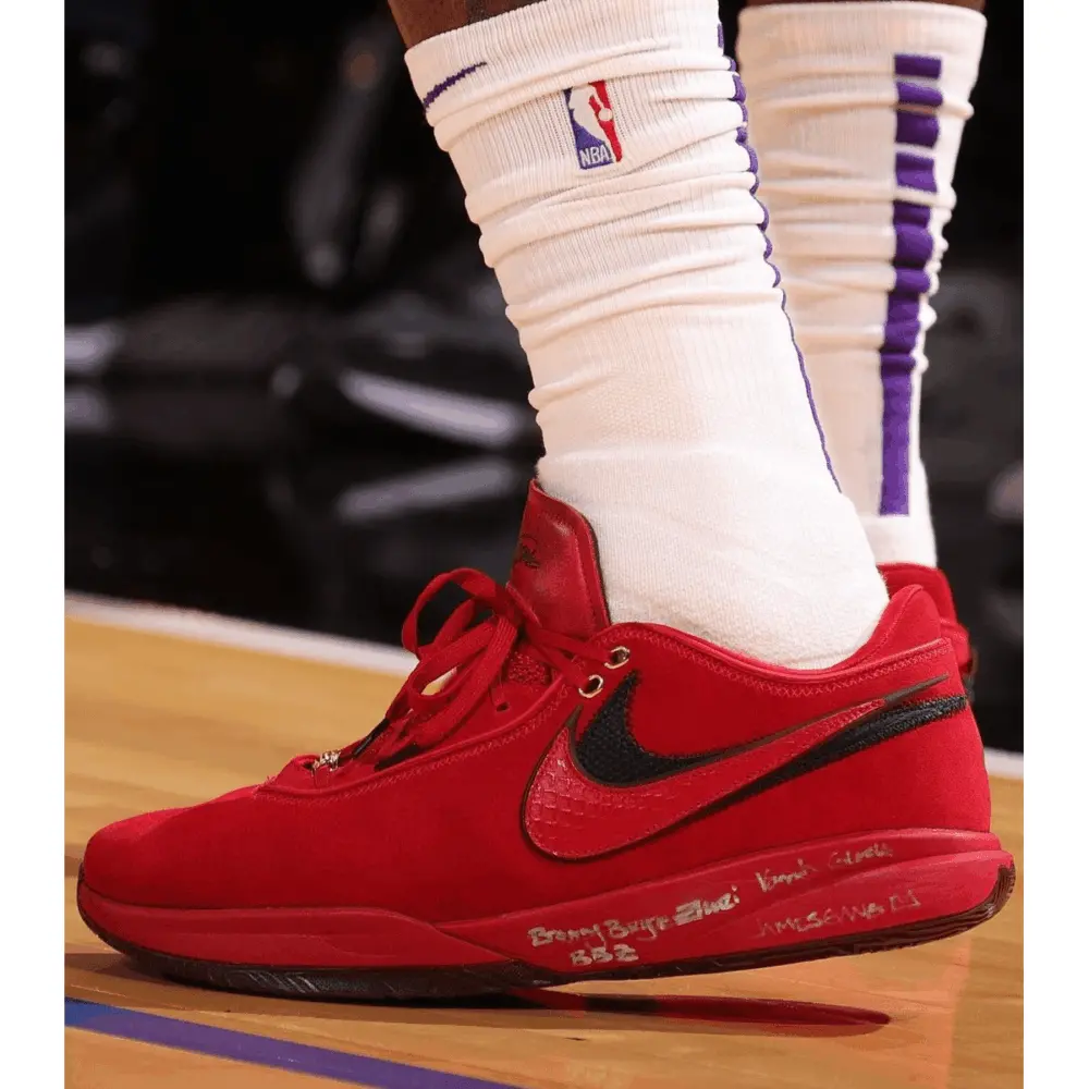 Alternative view of Giày Nike LeBron 20 'Liverpool' DV1193-600