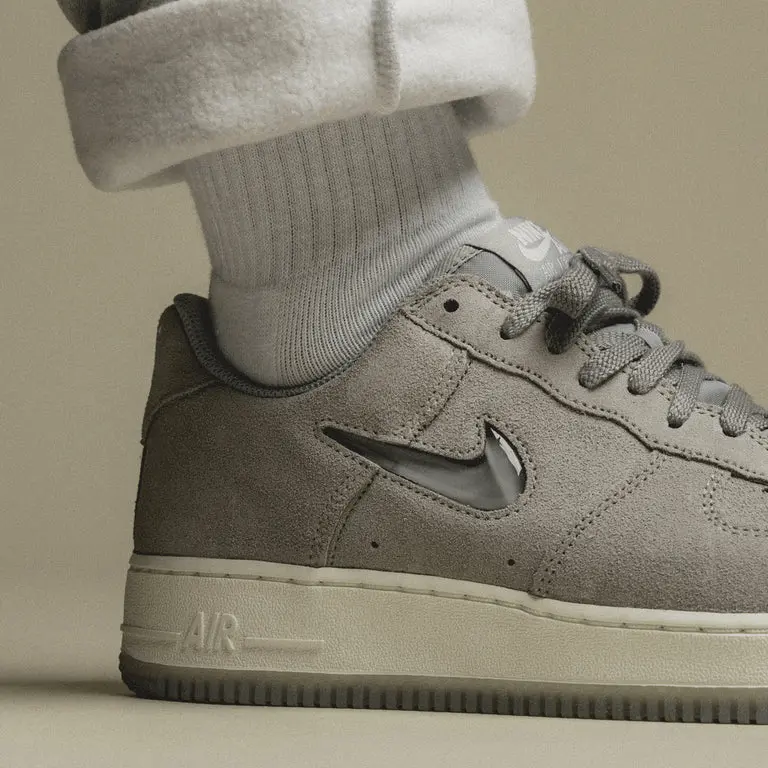 Alternative view of Giày Nike Air Force 1 Jewel 'The Month Light Smoke Grey' DV0785-003