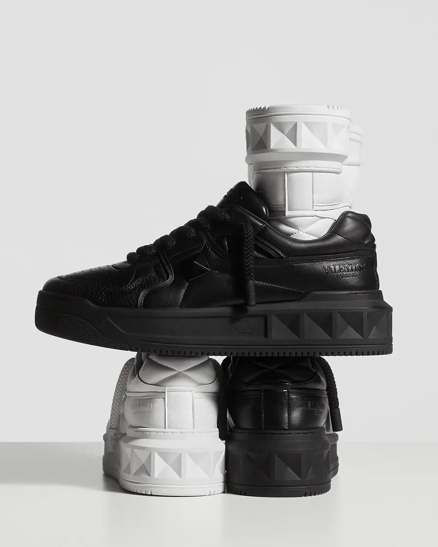 Valentino Black Open Studs Sneakers VY2S0931YEK0NO - Ảnh 5