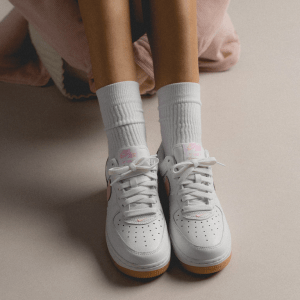 Alternative view of Giày Nike Air Force 1 Low '07 Retro 'Pink Gum' DM0576-101