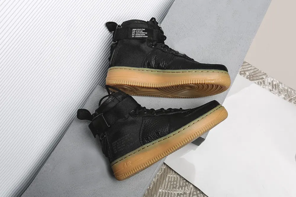 Alternative view of Giày Nike SF Air Force 1 Mid 'Black Gum' AA3966-002