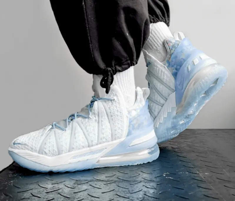Alternative view of Giày Nike LeBron 18 EP 'Play For The Future' CW3155-400