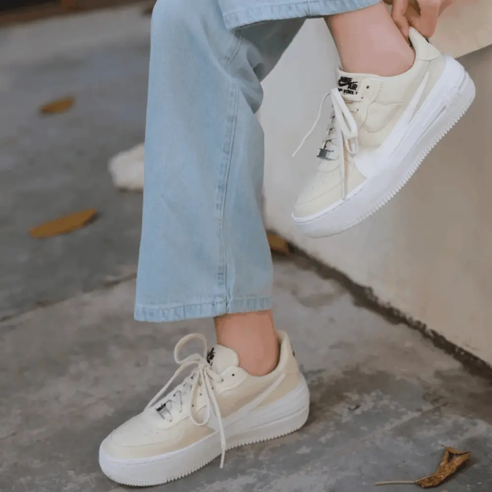 Alternative view of Giày Nike Wmns Air Force 1 PLT.AF.ORM 'Fossil' DJ9946-200