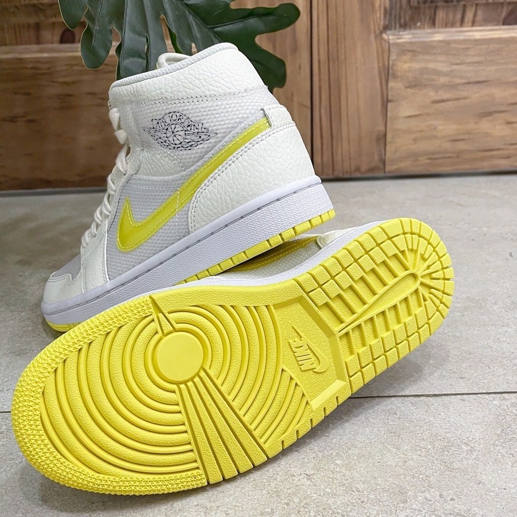 Giày Nike Wmns Air Jordan 1 Mid SE 'Voltage Yellow' DB2822-107 - Ảnh 5