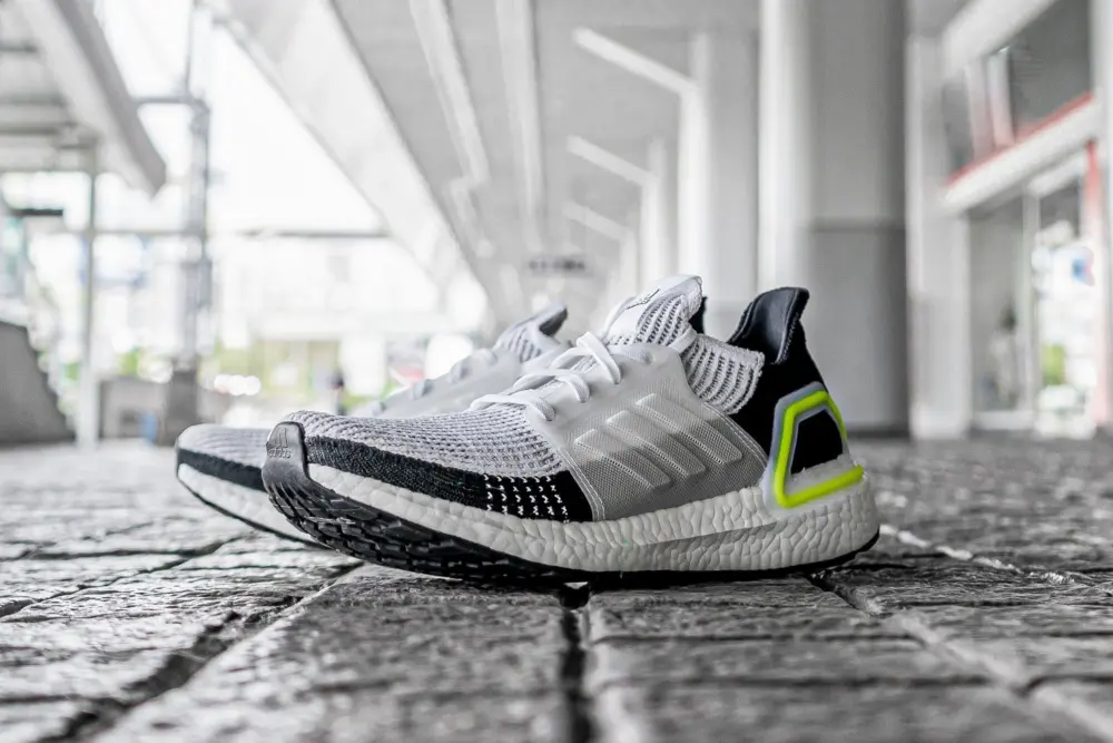 Alternative view of Giày Adidas UltraBoost 19 'White Yellow' EF1344