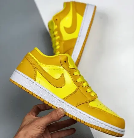 Alternative view of Giày Nike Wmns Air Jordan 1 Low 'Yellow Strike' DC0774-700