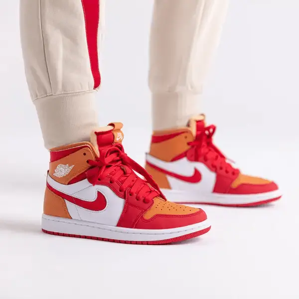 Alternative view of Giày Nike Air Jordan 1 High 'Fire Red Hot Curry' CT0979-603