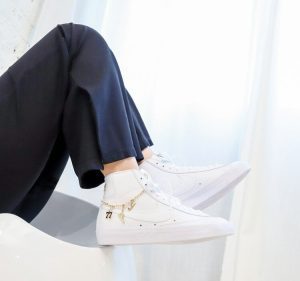 Alternative view of Giày Nike Blazer Mid 77 LX 'Lucky Charms White' DM0850-100