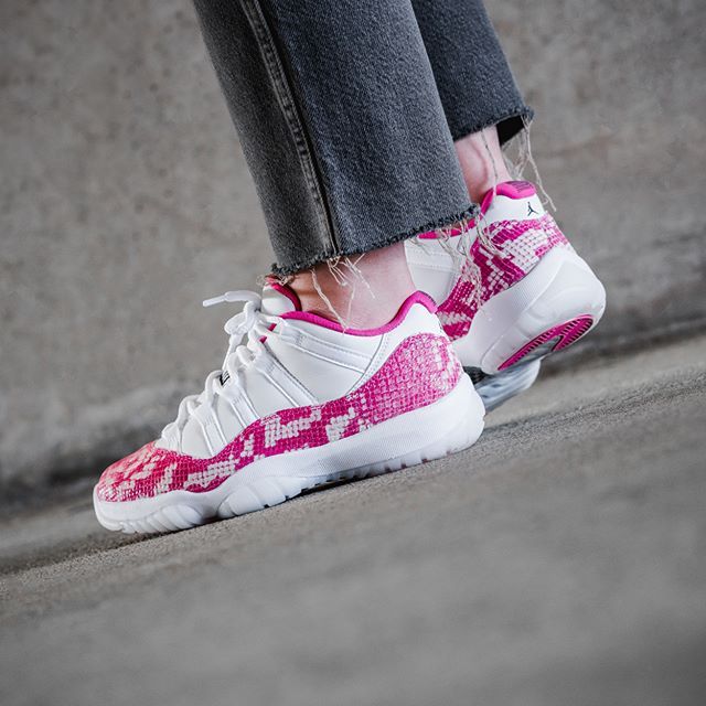 Giày Nike Wmns Air Jordan 11 Retro Low 'Pink Snakeskin' AH7860-106 - Ảnh 4