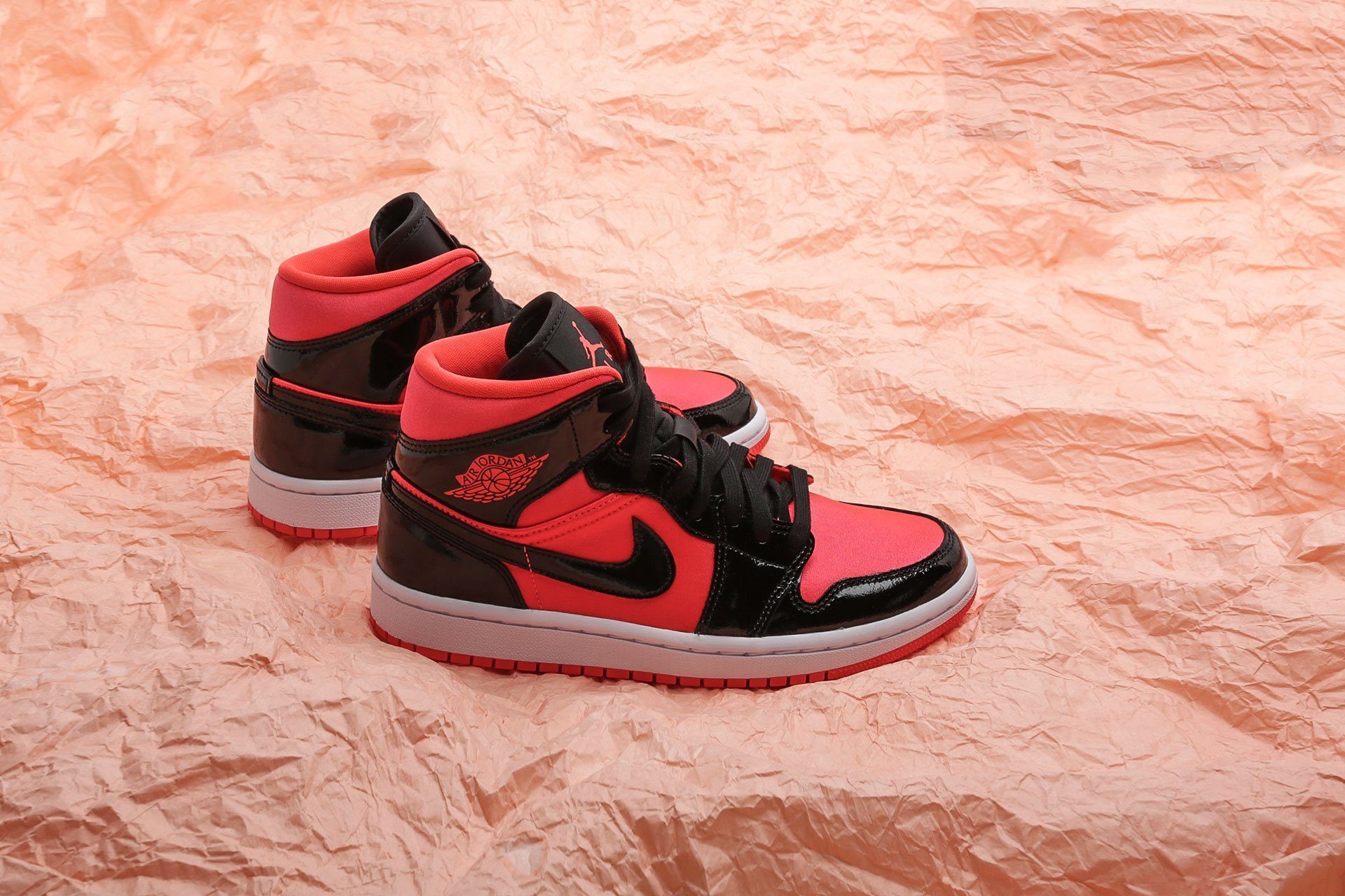 Giày Nike Air Jordan 1 Mid 'Hot Bred Punch' BQ6472-600 - Ảnh 4