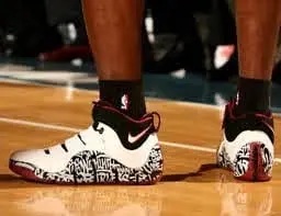 Alternative view of Giày Nike LeBron 17 EP 'Graffiti' CT6052-100