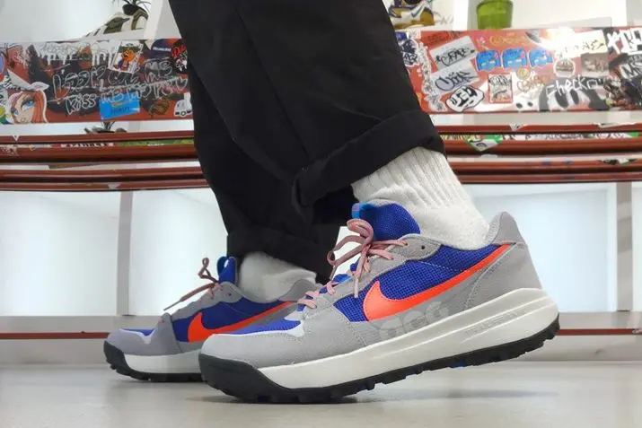 Alternative view of Giày Nike ACG Lowcate 'Wolf Grey Bright Crimson' DM8019-001