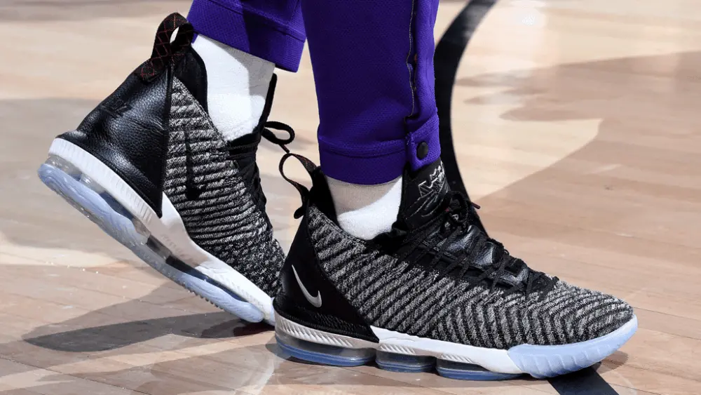 Alternative view of Giày Nike LeBron 16 EP 'Oreo' AO2595-006
