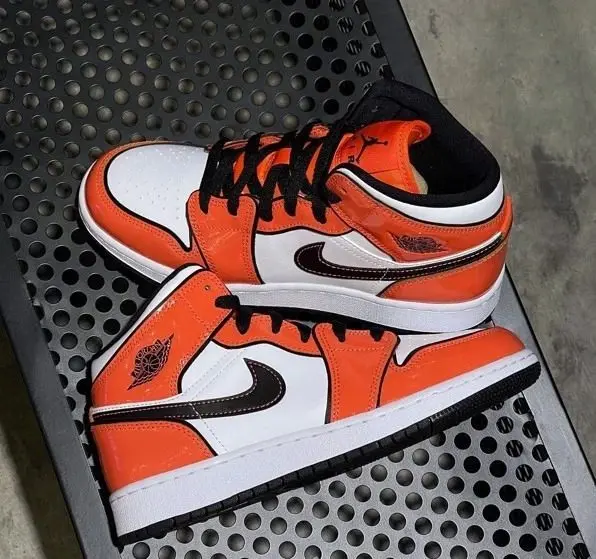 Alternative view of Giày Nike Air Jordan 1 Mid SE GS 'Turf Orange' BQ6931-802