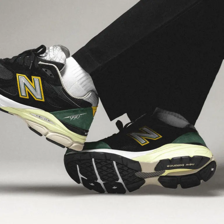 Alternative view of Giày New Balance 990v3 Black Green Yellow M990CP3