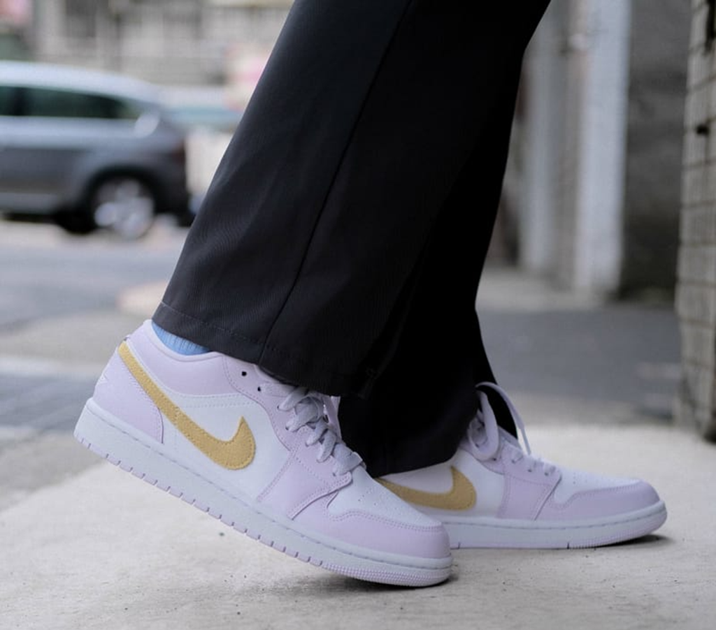 Giày Nike Air Jordan 1 Low 'Barely Grape' DC0774-501 - Ảnh 2