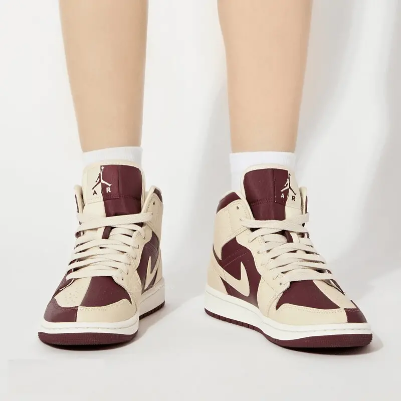 Alternative view of Giày Nike Air Jordan 1 Mid 'Split Beach Cherrywood Red' DR0501-200