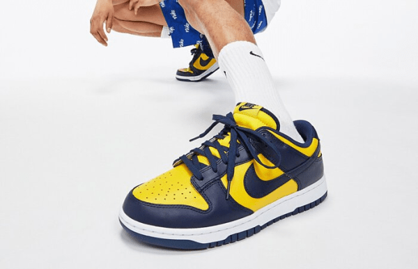 nike dunk low michigan 2021 on feet