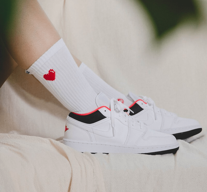 Giày Nike Air Jordan 1 Low GS 'Chicago Home' 553560-160 - Ảnh 4