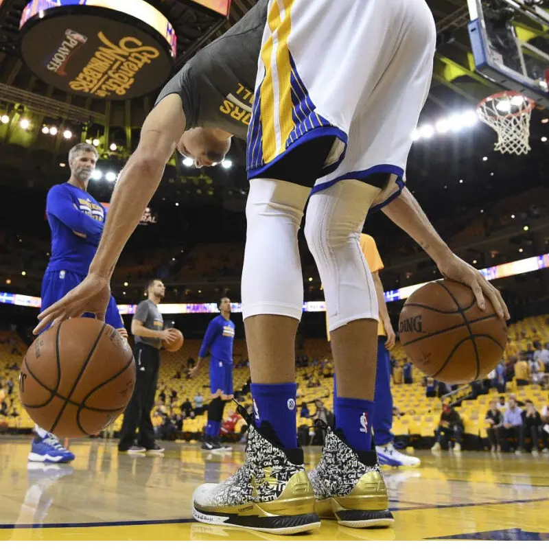 Alternative view of Giày Under Armour Curry 1 'MVP' 3024396-001