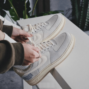 Alternative view of Giày Nike Air Force 1 Low '07 LV8 Sherpa Photon Dust DO7195-025