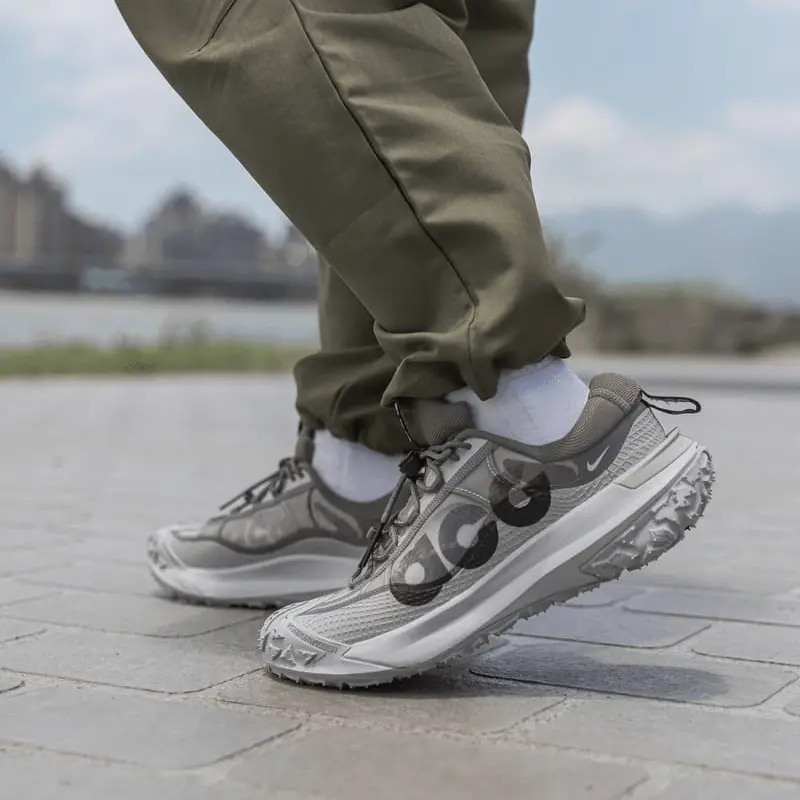 Alternative view of Giày Nike ACG Mountain Fly Low 2 'Iron Ore' DV7903-003