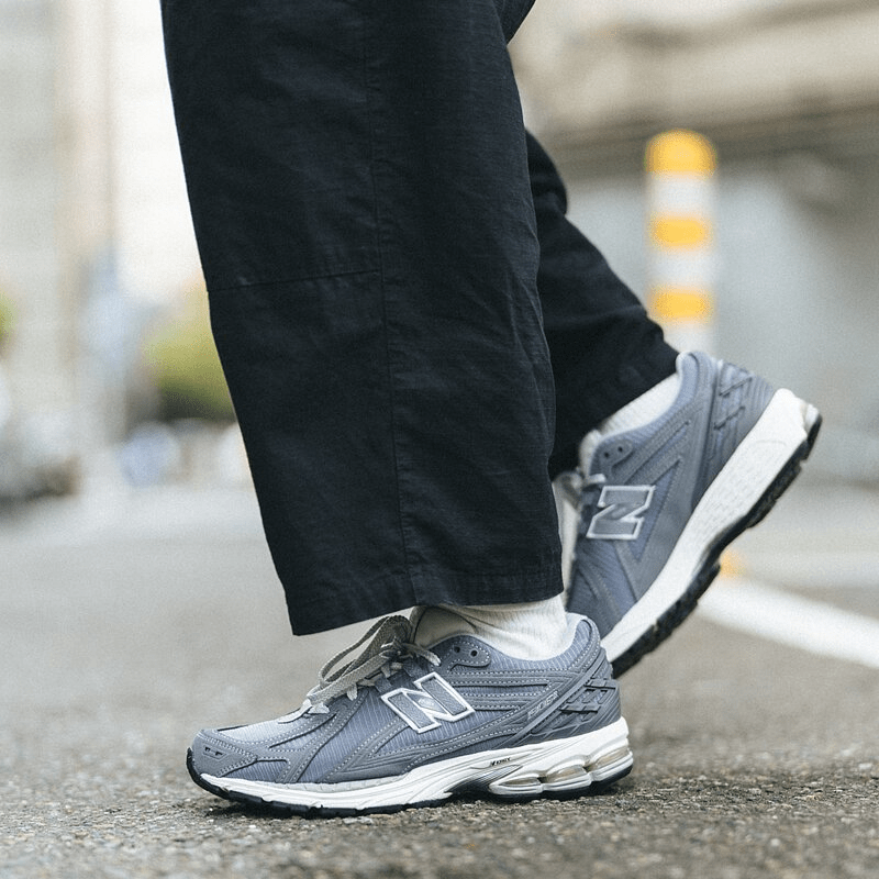 Giày New Balance 1906R 'Grey Suede' M1906RV - Ảnh 4