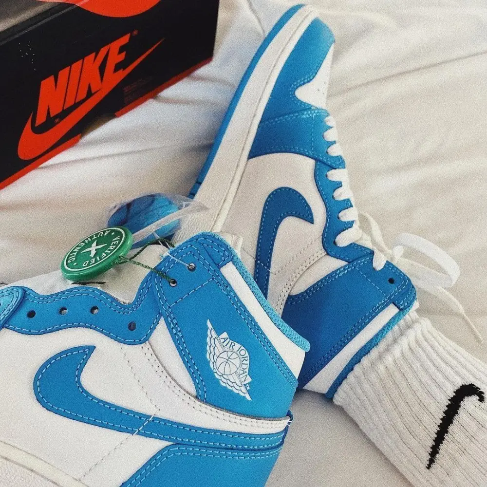 Giày Nike Air Jordan 1 Retro High OG BG 'UNC' 575441-117 - Ảnh 4