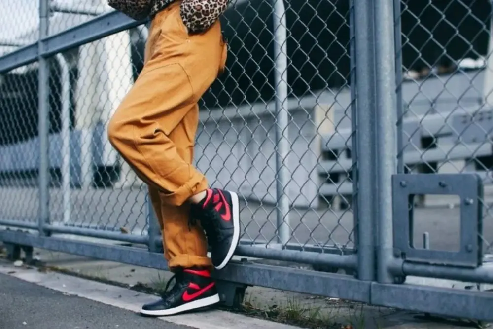 Giày Nike Wmns Air Jordan 1 Mid 'Siren Red' BQ6472-004 - Ảnh 9