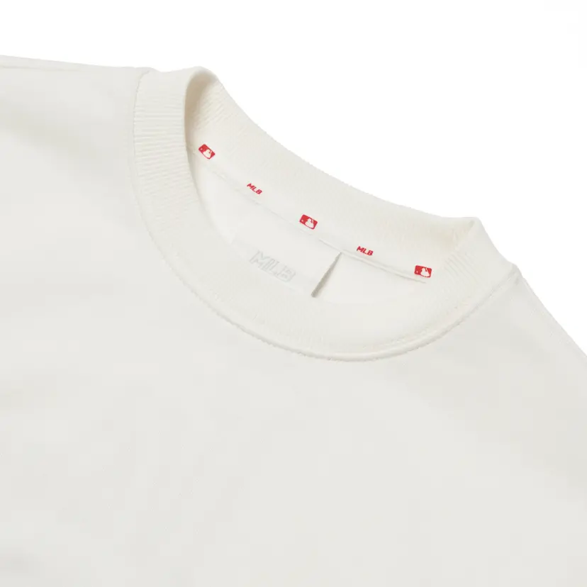 Alternative view of Áo MLB Heart Back Big Logo Sweater 3AMTH0314-07IVS