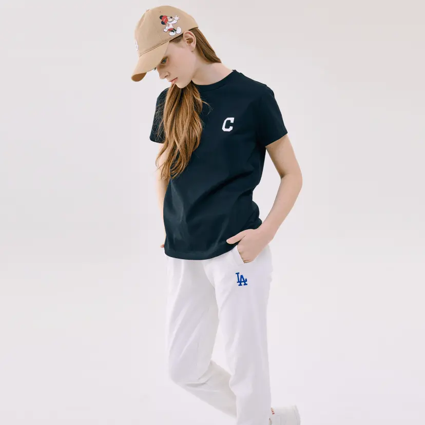 Áo MLB X Disney Short Sleeve T Shirt Cleveland Indians Black 31TSK1031-45L - Ảnh 3