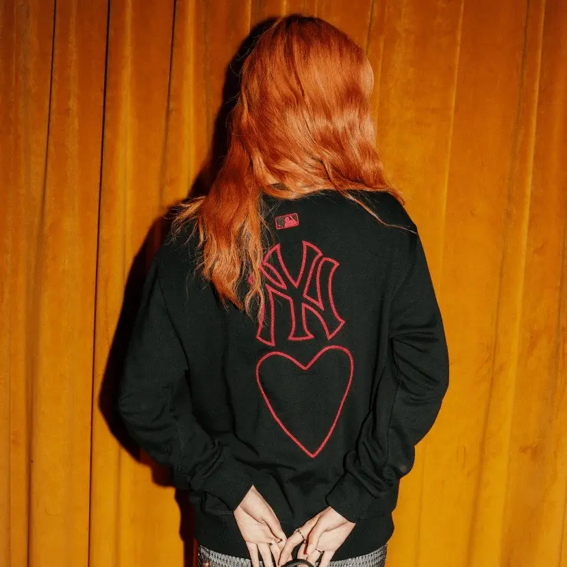Áo MLB Heart Back Big Logo Sweater 3AMTH0314-50BKS - Ảnh 7
