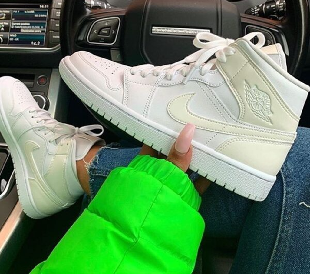 Giày Nike Wmns Air Jordan 1 Mid 'White Ivory' BQ6472-112 - Ảnh 3