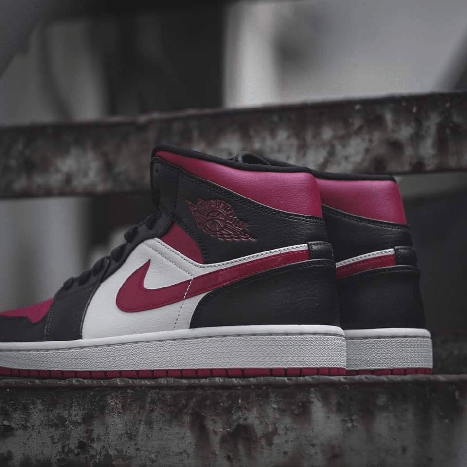 Giày Nike Air Jordan 1 Mid 'Bred Toe' 554724-066 - Ảnh 5